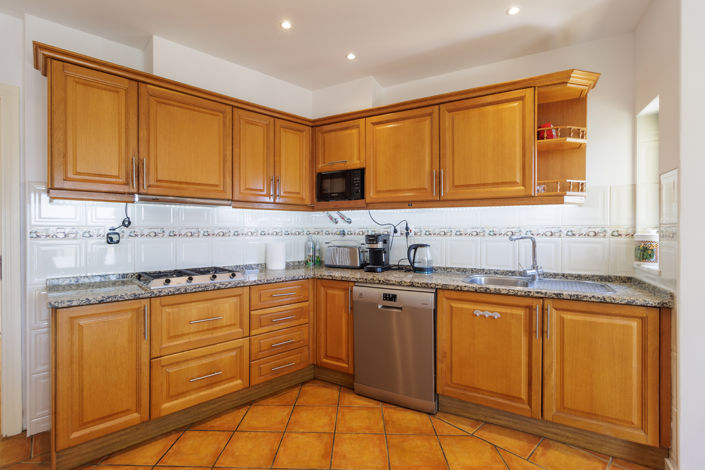 Image No.15-7 Bed Commercial for sale