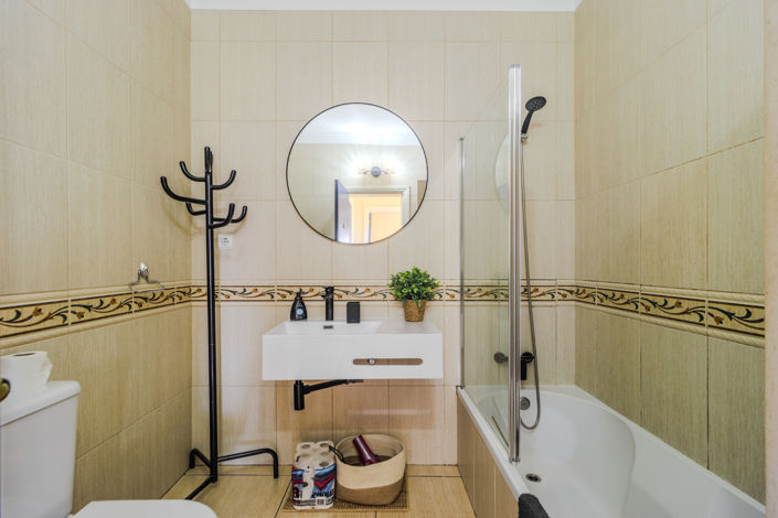 Image No.25-7 Bed Commercial for sale