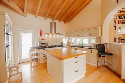 Kitchen window_a (Large).jpg