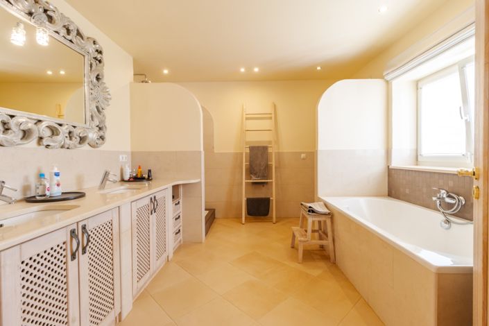 Image No.26-5 Bed Villa for sale