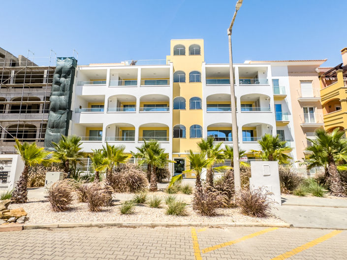 Image No.21-3 Bed Apartment for sale