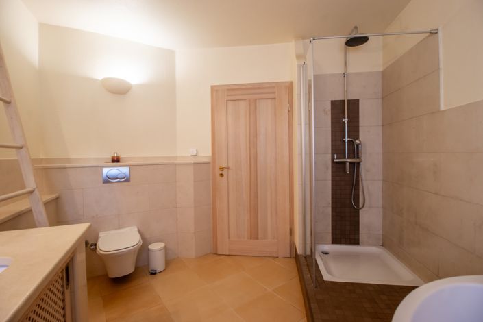 Image No.24-8 Bed Villa for sale