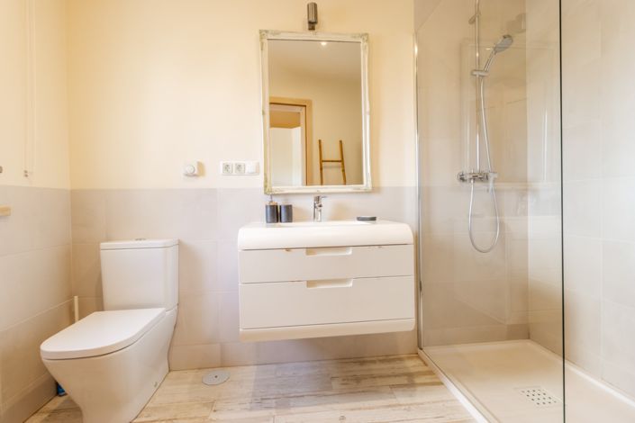 Image No.32-8 Bed Villa for sale