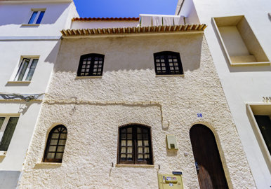 Exterior 1.jpg