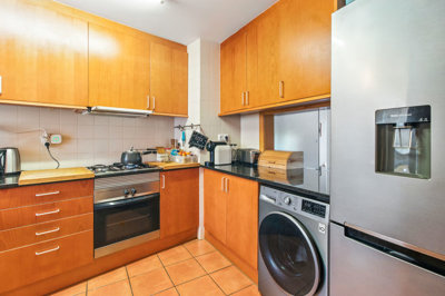 8 KITCHEN.jpg