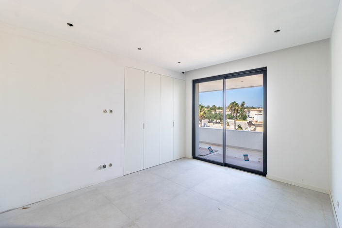 Image No.20-2 Bed Apartment for sale