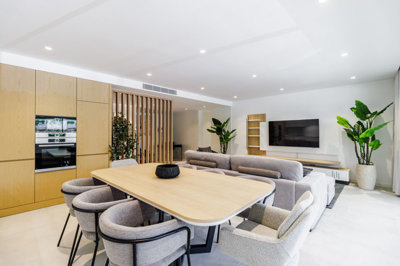 6.1 KITCHEN.jpg