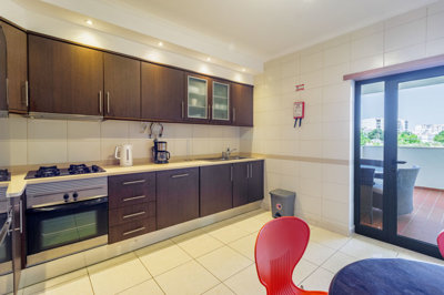 8 KITCHEN (1).jpg