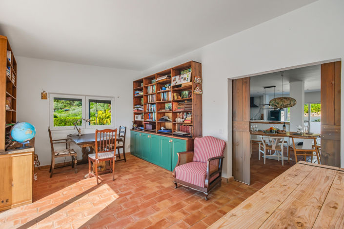 Image No.27-5 Bed Villa for sale