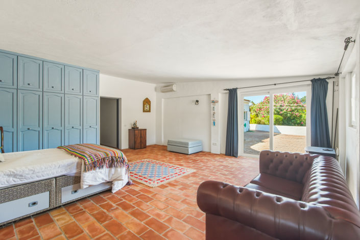 Image No.36-5 Bed Villa for sale