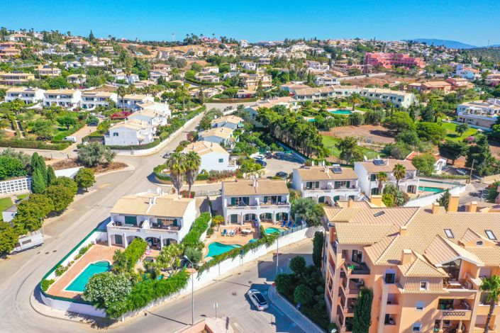 Image No.19-3 Bed Townhouse for sale