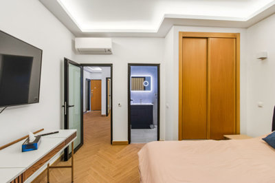 10 MASTER BEDROOM (1).jpg