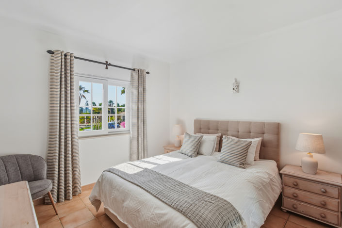 Image No.24-3 Bed Townhouse for sale