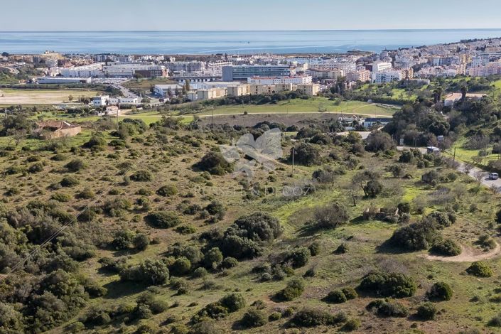 Image No.13-Terre de 28 chambres à vendre à Lagos