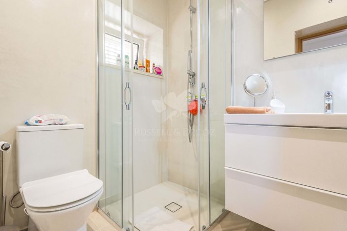 Image No.17-3 Bed Farmhouse for sale