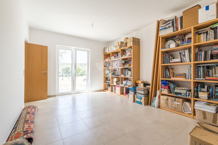 Image No.18-3 Bed Farmhouse for sale