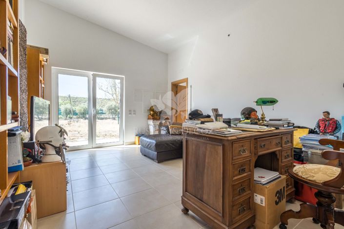 Image No.19-3 Bed Farmhouse for sale