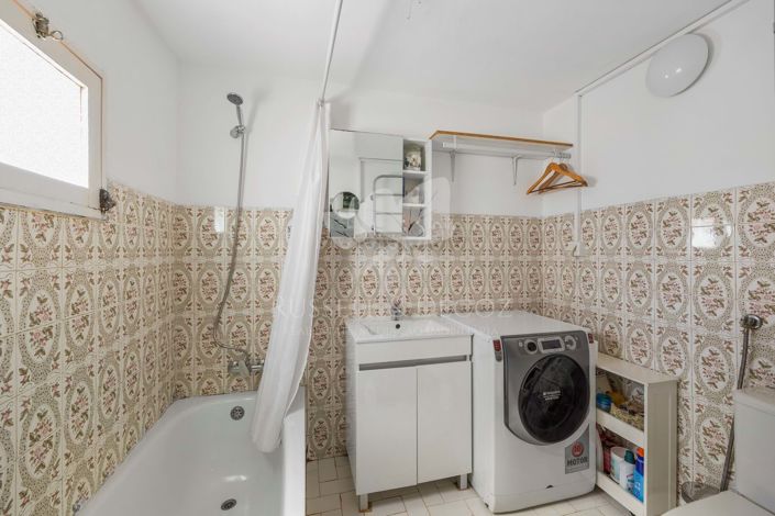 Image No.17-3 Bed Farmhouse for sale