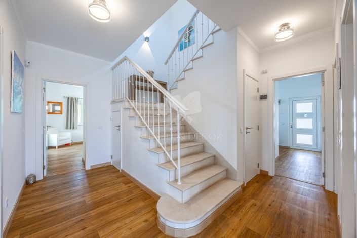 Image No.10-4 Bed Villa for sale