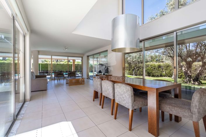 Image No.13-4 Bed Townhouse for sale