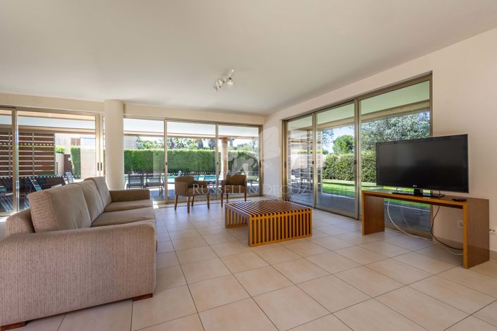 Image No.14-4 Bed Townhouse for sale