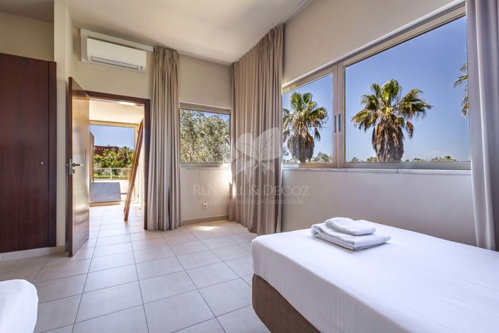 Image No.17-4 Bed Townhouse for sale