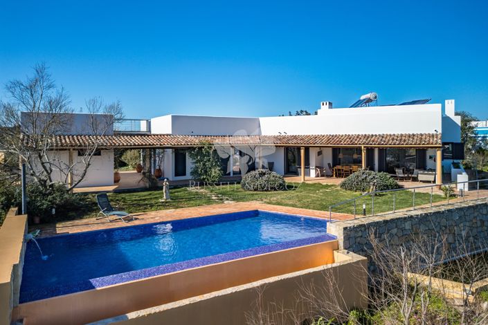Image No.1-4 Bed Villa for sale