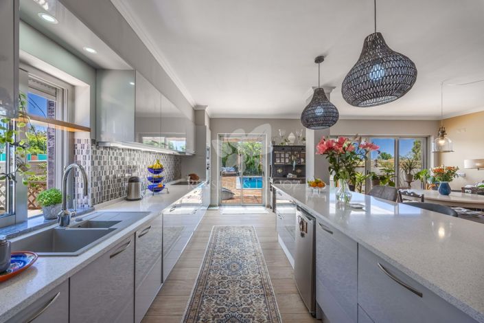 Image No.10-4 Bed Villa for sale