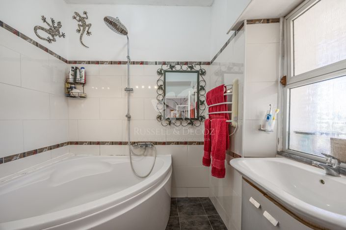 Image No.14-3 Bed Farmhouse for sale