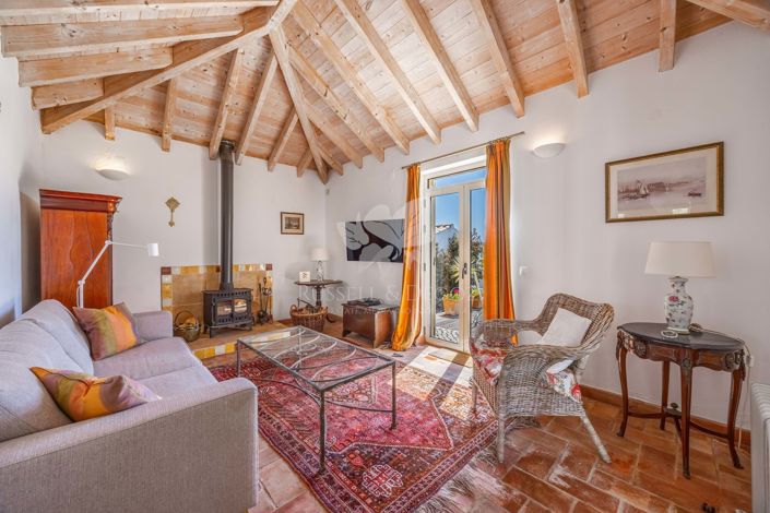 Image No.10-2 Bed Villa for sale