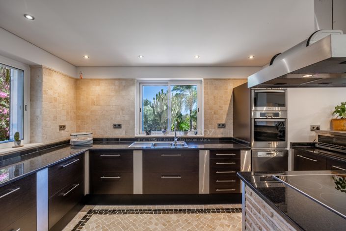 Image No.11-6 Bed Villa for sale