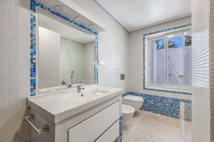 Image No.20-6 Bed Villa for sale