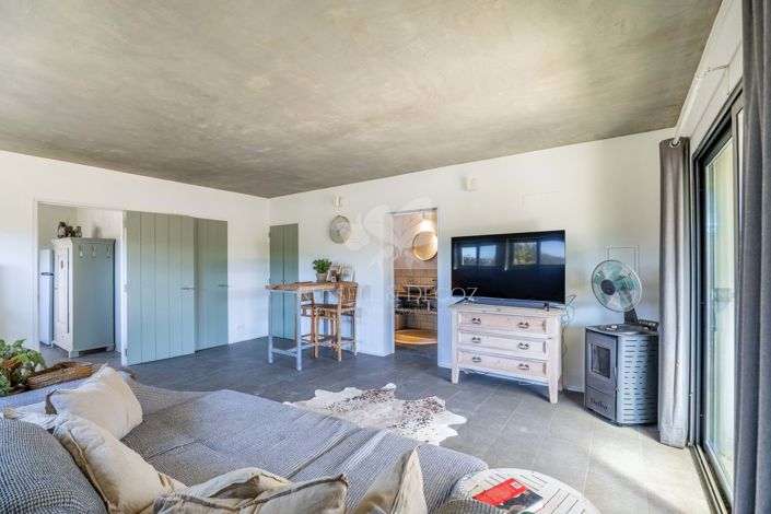 Image No.17-3 Bed Farmhouse for sale