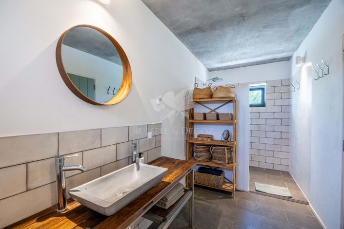 Image No.19-3 Bed Farmhouse for sale