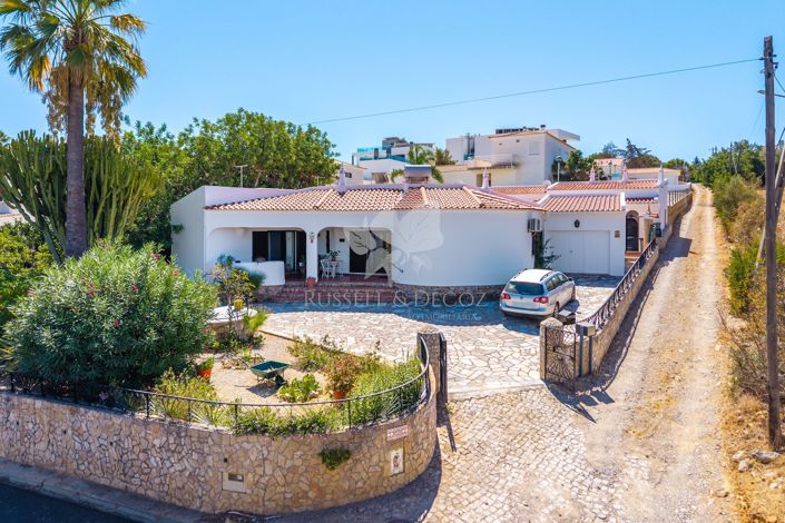 Image No.1-4 Bed Villa for sale