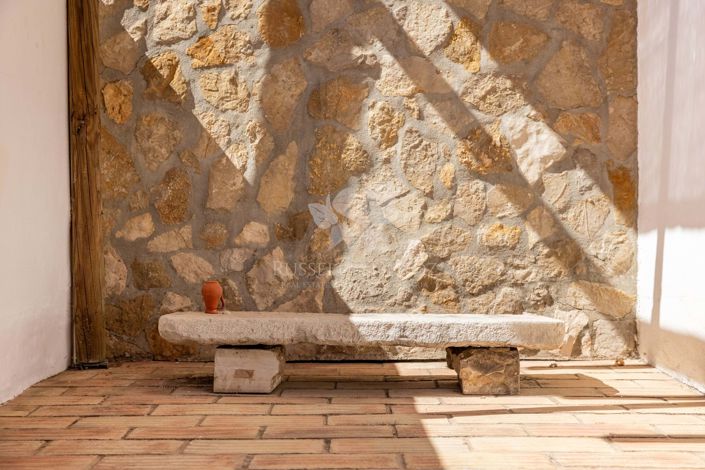 Image No.14-4 Bed Farmhouse for sale