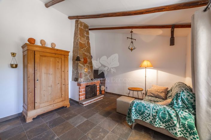 Image No.31-4 Bed Farmhouse for sale