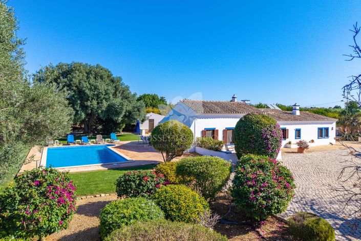 Image No.1-4 Bed Farmhouse for sale