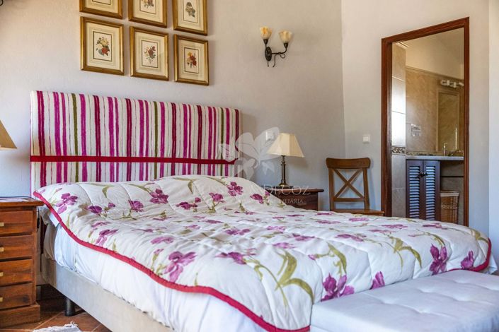 Image No.14-4 Bed Farmhouse for sale