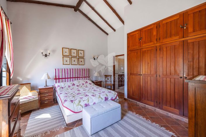 Image No.15-4 Bed Farmhouse for sale