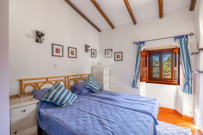 Image No.18-4 Bed Farmhouse for sale