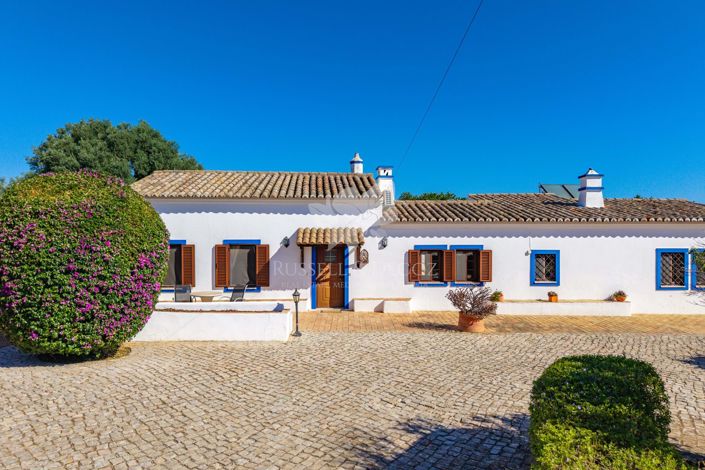 Image No.2-4 Bed Farmhouse for sale