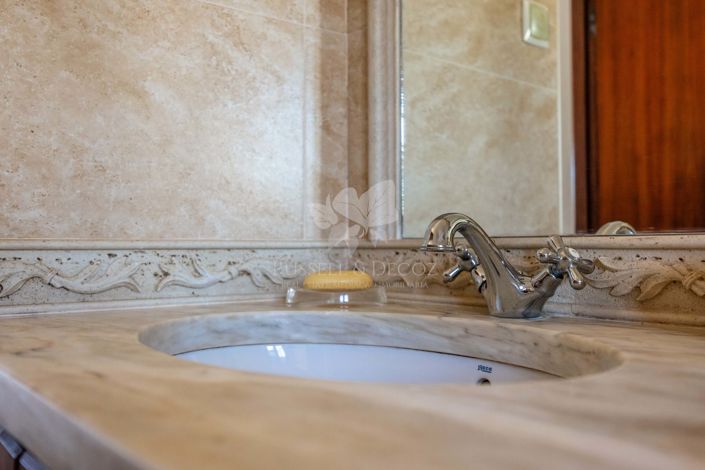 Image No.25-4 Bed Farmhouse for sale