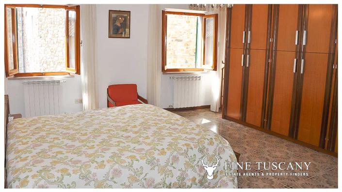 Image No.18-3 Bed House for sale