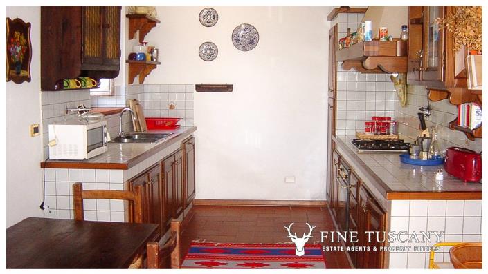 Image No.11-10 Bed Country House for sale