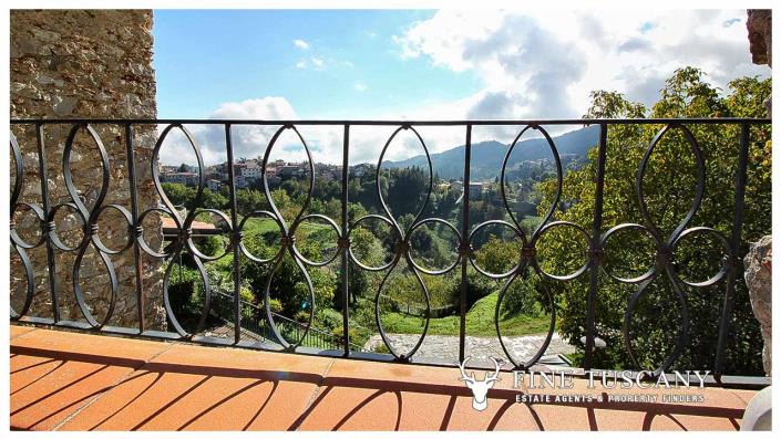 Image No.20-10 Bed Country House for sale