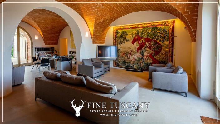 Image No.7-5 Bed Farmhouse for sale