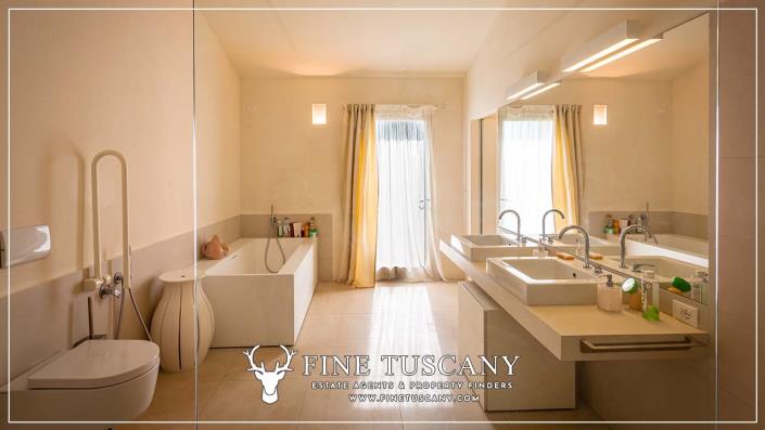 Image No.16-5 Bed Farmhouse for sale