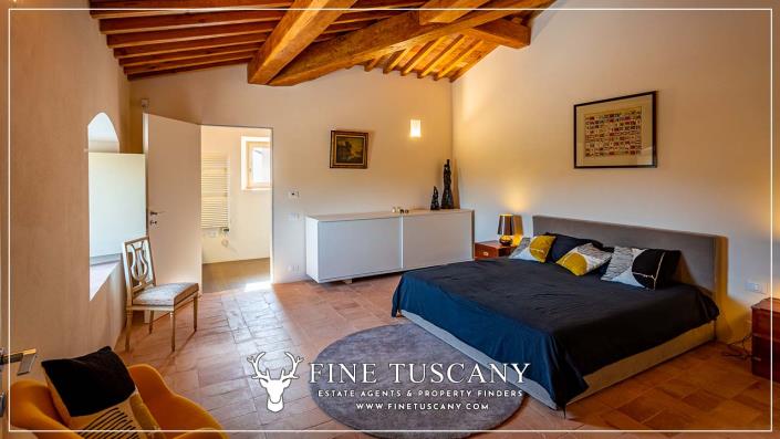 Image No.26-5 Bed Farmhouse for sale