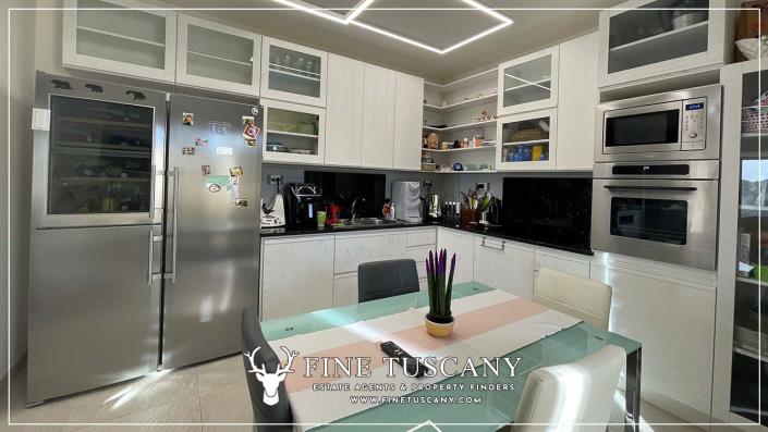 Image No.10-4 Bed Villa for sale